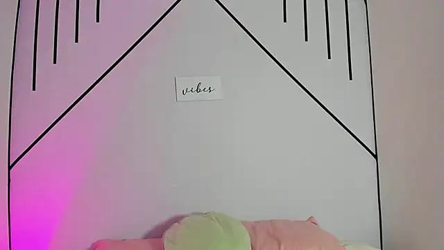 MiahCornell  online show from October 29, 2025, 7:59 pm