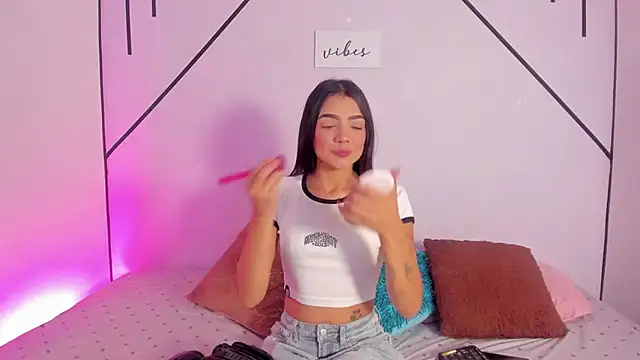 Snapshot of MiahCornell_ chatting on January 9, 2026, 4:21 pm MiahCornell online show from January 9, 2026, 4:21 pm