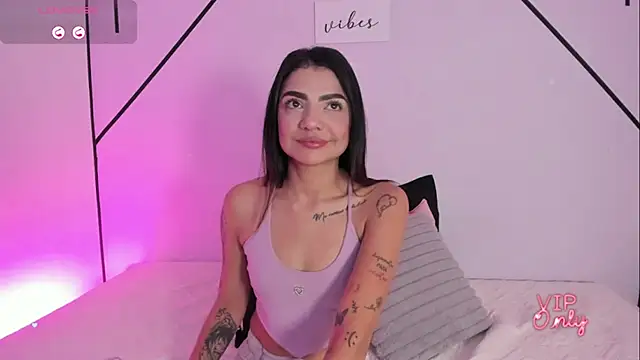 Snapshot of MiahCornell_ chatting on February 10, 2026, 7:40 pm MiahCornell online show from February 10, 2026, 7:40 pm