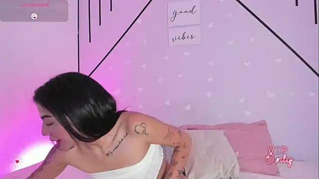 Snapshot of MiahCornell_ chatting on February 12, 2026, 7:31 pm MiahCornell online show from February 12, 2026, 7:31 pm