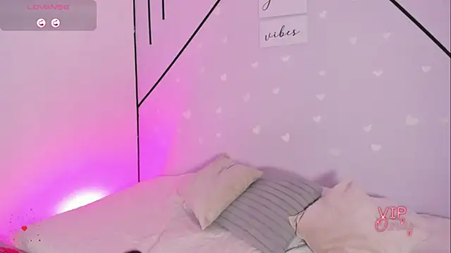 Snapshot of MiahCornell_ chatting on February 13, 2026, 10:39 pm MiahCornell online show from February 13, 2026, 10:39 pm