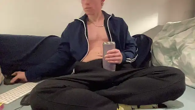 ee 000 online show from October 25, 2025, 5:30 pm