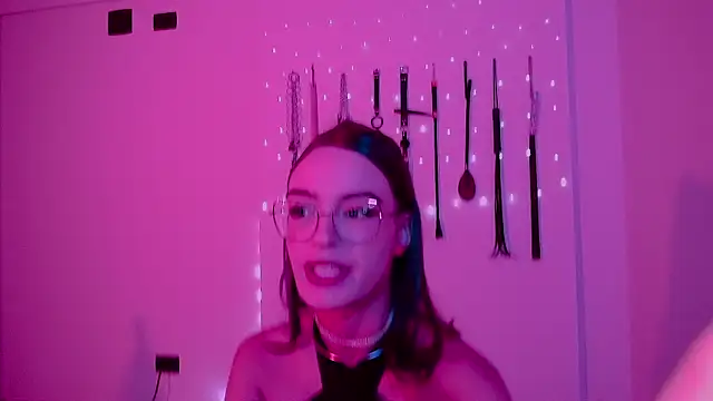 Snapshot of nina_kink chatting on May 7, 2026, 9:42 pm nina kink online show from May 7, 2026, 9:42 pm