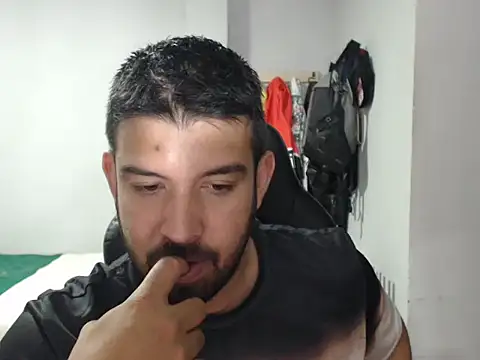 Axel11113 online show from November 22, 2025, 3:27 am