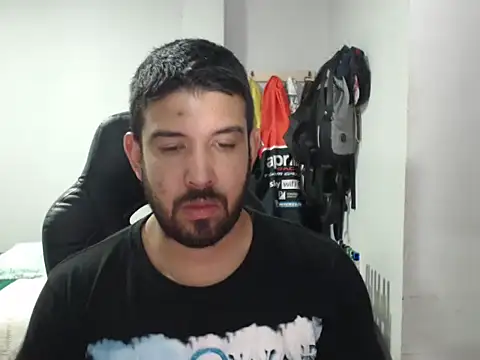 Axel11113 online show from December 3, 2025, 1:57 am