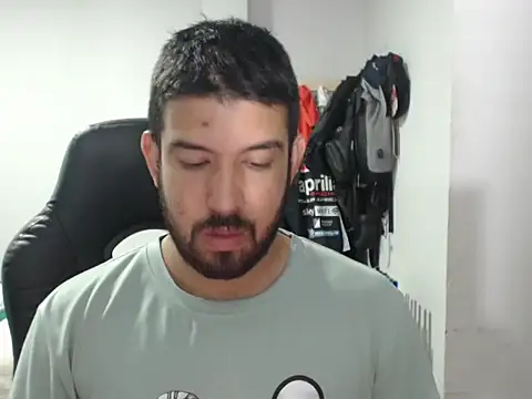 Axel11113 online show from December 5, 2025, 2:42 am