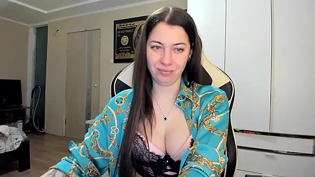 Snapshot of EmiLovsi chatting on January 19, 2026, 4:22 pm EmiLovsi online show from January 19, 2026, 4:22 pm