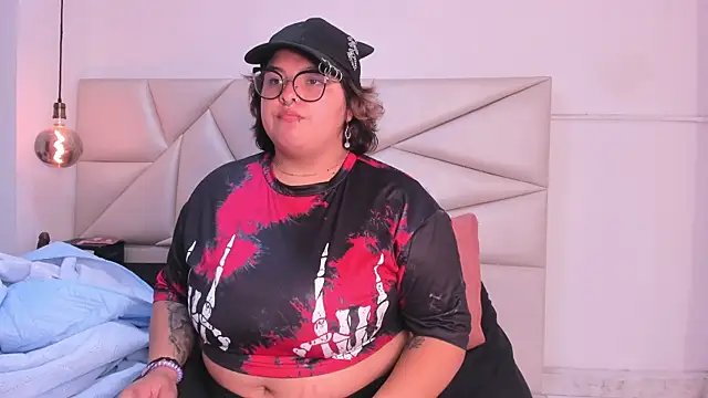 lulukawai16 online show from April 8, 2026, 7:03 pm