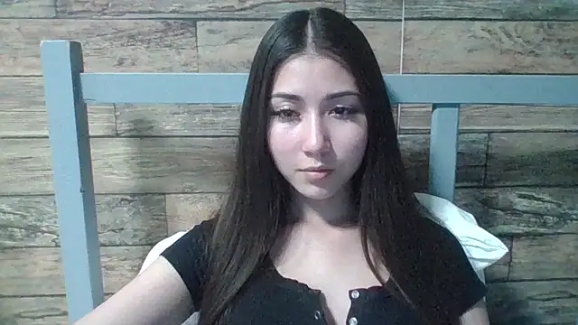 Virginia Hicks online show from October 6, 2025, 6:05 pm