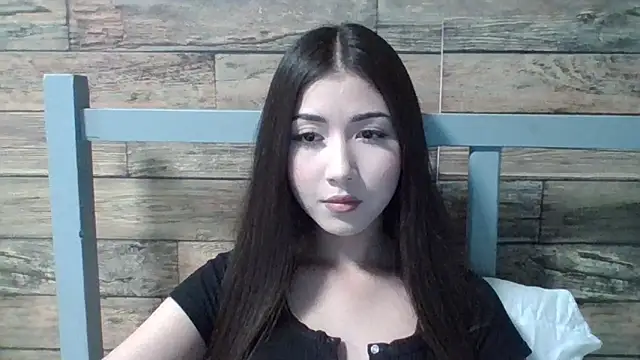 Virginia Hicks online show from October 10, 2025, 1:32 pm