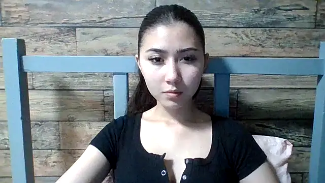 Virginia Hicks online show from November 26, 2025, 5:47 pm