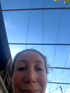 Snapshot of HellaryTourent chatting on September 29, 2025, 12:32 pm HellaryTourent online show from September 29, 2025, 12:32 pm