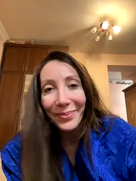 Snapshot of HellaryTourent chatting on November 25, 2025, 3:01 pm HellaryTourent online show from November 25, 2025, 3:01 pm