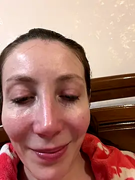 Snapshot of HellaryTourent chatting on November 27, 2025, 6:10 pm HellaryTourent online show from November 27, 2025, 6:10 pm