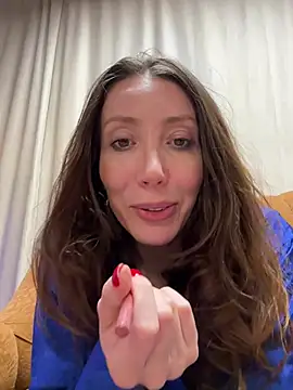 Snapshot of HellaryTourent chatting on January 12, 2026, 3:17 pm HellaryTourent online show from January 12, 2026, 3:17 pm