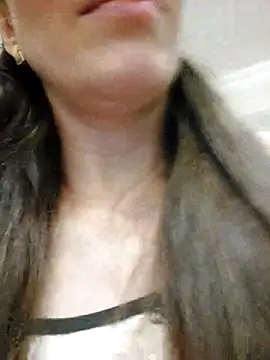 HellaryTourent online show from February 18, 2026, 4:36 pm