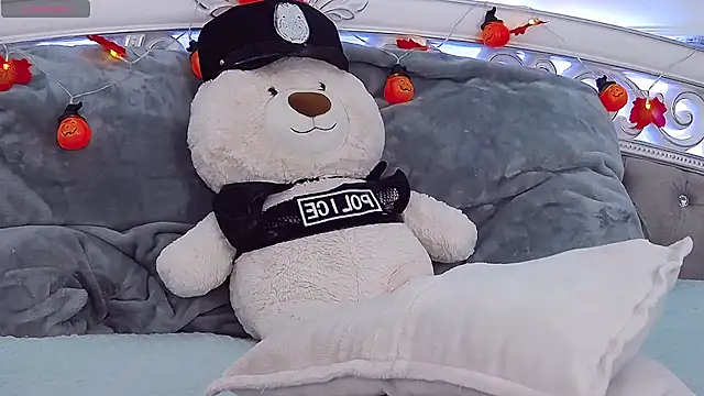 EvaMenders online show from October 25, 2025, 3:29 pm