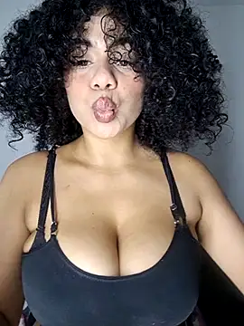 Snapshot of Yerystar chatting on January 18, 2026, 10:24 pm Yerystar online show from January 18, 2026, 10:24 pm