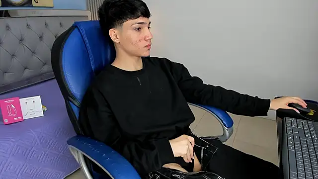 SamBlack  online show from April 15, 2026, 12:45 pm