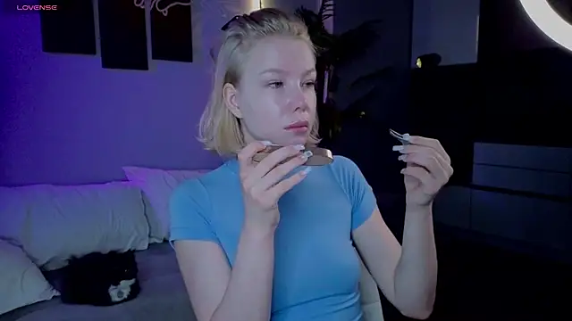 Snapshot of emilyshepar_d chatting on July 8, 2026, 1:21 am emilyshepar d online show from July 8, 2026, 1:21 am