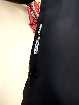 Snapshot of RAYI_Queen_4 chatting on November 29, 2025, 3:20 am RAYI Queen 4 online show from November 29, 2025, 3:20 am