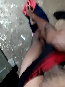 Snapshot of RAYI_Queen_4 chatting on December 5, 2025, 2:14 pm RAYI Queen 4 online show from December 5, 2025, 2:14 pm