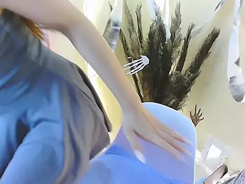 Snapshot of RoseLoverrr chatting on November 5, 2025, 2:33 am RoseLoverrr online show from November 5, 2025, 2:33 am