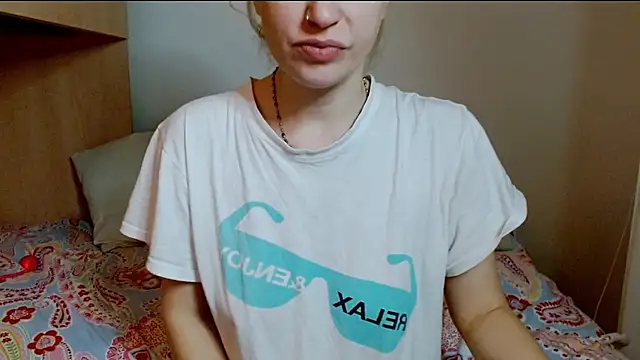 SatinQueen90 online show from November 19, 2025, 6:24 am