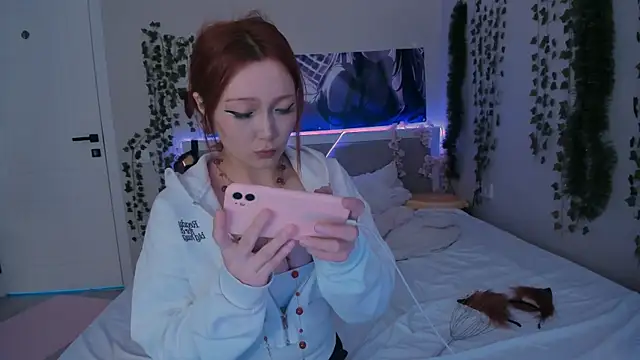 yuna loon online show from December 4, 2025, 4:44 am