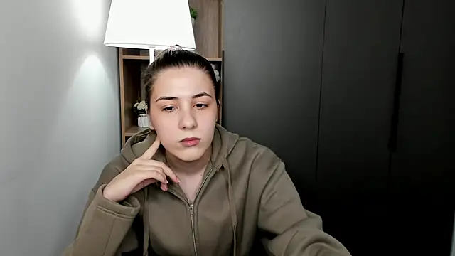 Snapshot of QueenieGitt chatting on March 14, 2026, 5:24 am QueenieGitt online show from March 14, 2026, 5:24 am