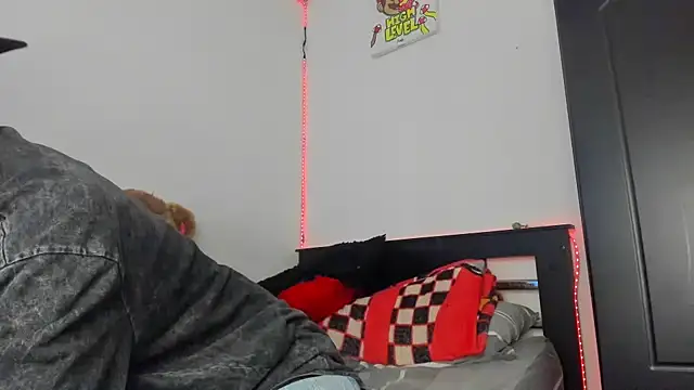 Snapshot of Mateo_Escobar chatting on November 1, 2025, 8:11 pm Mateo Escobar online show from November 1, 2025, 8:11 pm