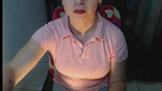 Milf Valeria online show from December 16, 2025, 5:18 pm