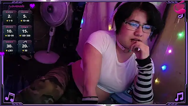 Snapshot of Ftm_Bunny chatting on April 19, 2026, 1:21 pm Ftm Bunny online show from April 19, 2026, 1:21 pm