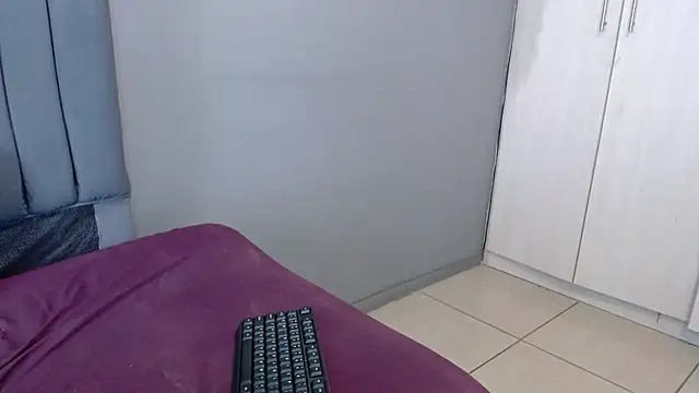 ChubbyBuddyxXx online show from November 30, 2025, 7:12 am