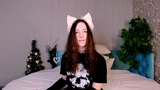 Snapshot of SilverMuse chatting on December 19, 2025, 10:06 pm SilverMuse online show from December 19, 2025, 10:06 pm