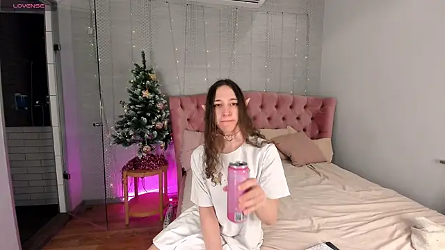 Snapshot of SilverMuse chatting on January 11, 2026, 8:03 pm SilverMuse online show from January 11, 2026, 8:03 pm