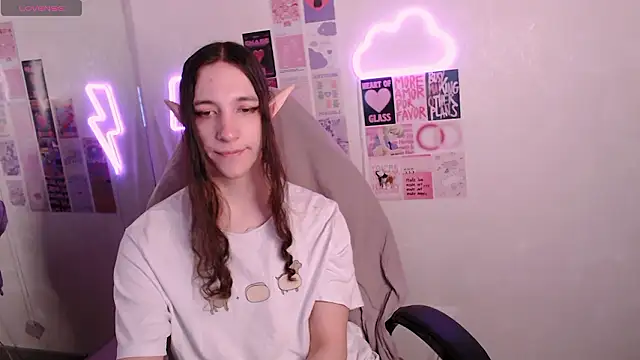 Snapshot of SilverMuse chatting on February 6, 2026, 9:40 pm SilverMuse online show from February 6, 2026, 9:40 pm