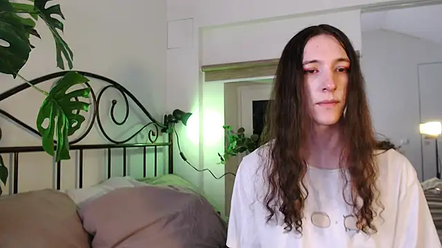 Snapshot of SilverMuse chatting on March 5, 2026, 7:43 pm SilverMuse online show from March 5, 2026, 7:43 pm