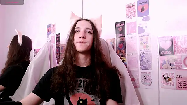 Snapshot of SilverMuse chatting on March 22, 2026, 9:18 pm SilverMuse online show from March 22, 2026, 9:18 pm