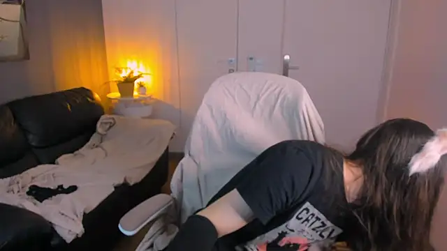 Snapshot of SilverMuse chatting on April 9, 2026, 1:16 am SilverMuse online show from April 9, 2026, 1:16 am