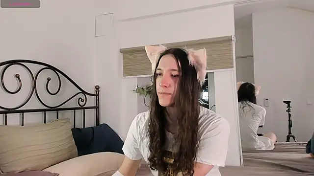 Snapshot of SilverMuse chatting on April 13, 2026, 12:49 am SilverMuse online show from April 13, 2026, 12:49 am