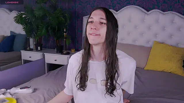 Snapshot of SilverMuse chatting on April 14, 2026, 10:38 pm SilverMuse online show from April 14, 2026, 10:38 pm