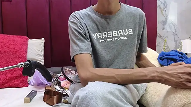 Snapshot of PrincePoppy chatting on October 31, 2025, 8:43 pm PrincePoppy online show from October 31, 2025, 8:43 pm