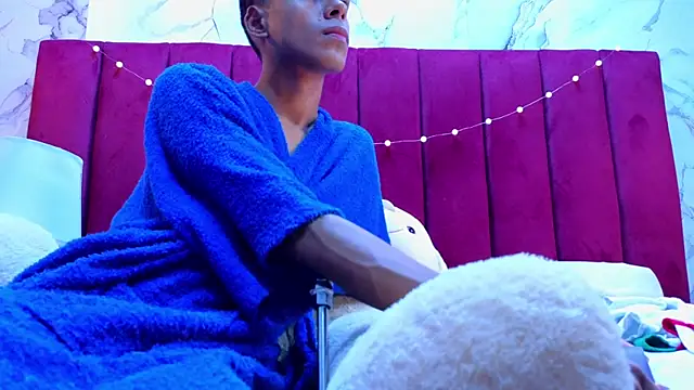 Snapshot of PrincePoppy chatting on December 17, 2025, 8:37 pm PrincePoppy online show from December 17, 2025, 8:37 pm