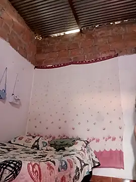 Snapshot of Katherine_13 chatting on October 20, 2025, 9:37 pm Katherine 13 online show from October 20, 2025, 9:37 pm