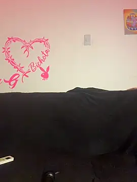 Snapshot of Valen_G111 chatting on December 5, 2025, 2:03 pm Valen G111 online show from December 5, 2025, 2:03 pm