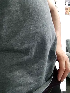 Bradd 32 online show from September 24, 2025, 2:37 am