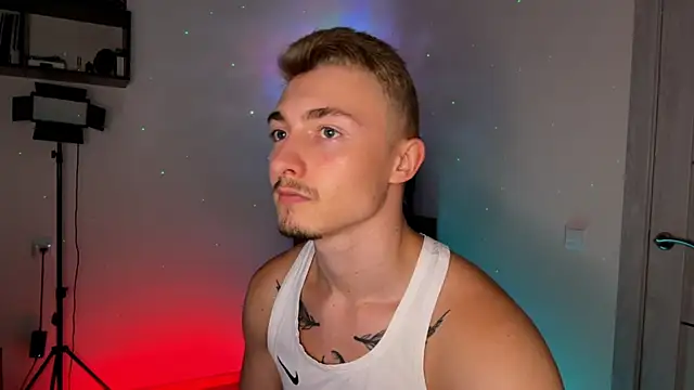 Snapshot of Artur__Skott chatting on October 14, 2025, 5:58 pm Artur Skott online show from October 14, 2025, 5:58 pm