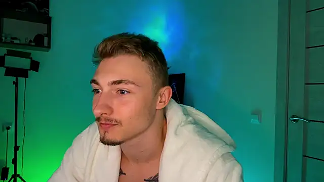 Snapshot of Artur__Skott chatting on October 16, 2025, 7:59 pm Artur Skott online show from October 16, 2025, 7:59 pm