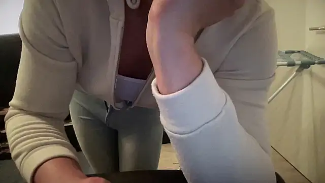 Snapshot of Sweetbooy90 chatting on January 18, 2026, 1:42 am Sweetbooy90 online show from January 18, 2026, 1:42 am